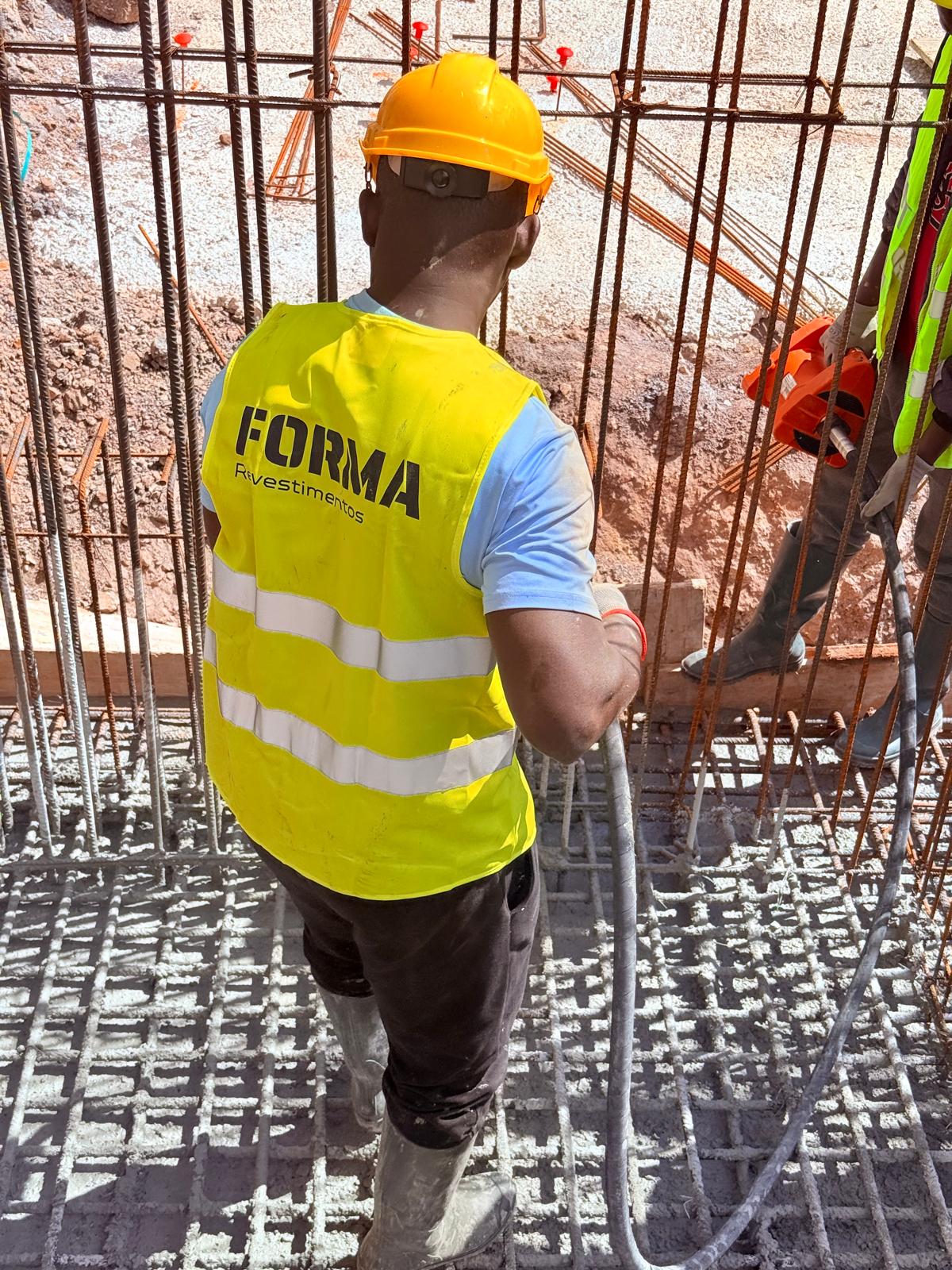 FORMA — Supervisão técnica em obra Equipa FORMA Revestimentos em supervisão de obra — Santo António dos Cavaleiros, Loures 2026